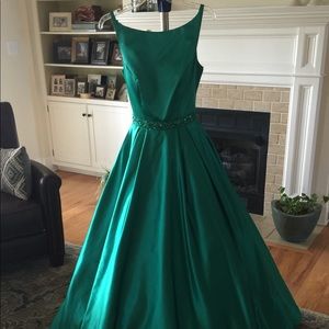 Sherri Hill Emerald Green Prom Ball Gown